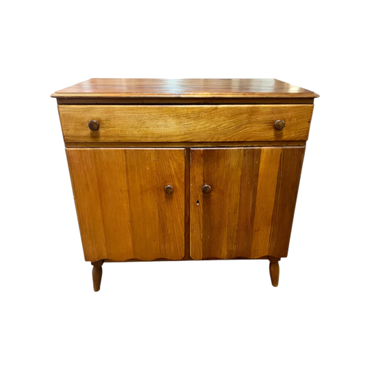 1970s Australian Queensland Maple Farmhouse Cabinet – 1 Drawer, 2-Door Lockable Cupboard, Scalloped Apron