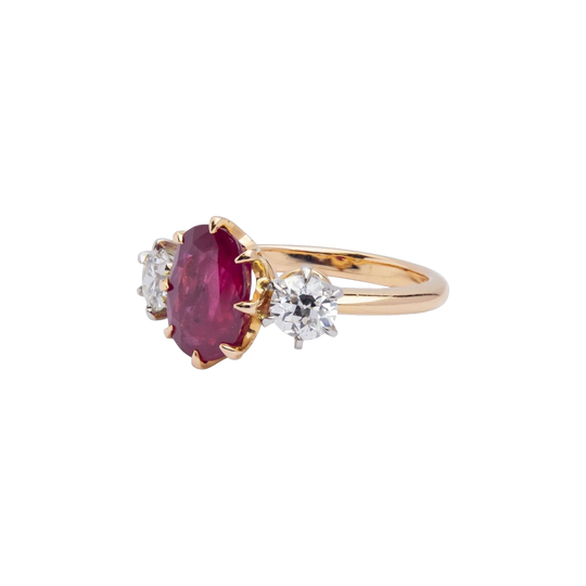 18 karat Rose Gold Ring with 2.44 ct Thai Ruby and 0.66 ct Old European Cut Diamonds, Platinum Six-Claw Mounts (Size M/53)