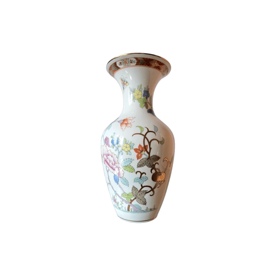Herend Hand-Painted Porcelain "Shanghai" Pattern Vase with Gilt Borders, 1920–1949
