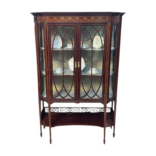 Superb English Sheraton style 2 door mahogany display cabinet by Waring & Gillow c.1890
