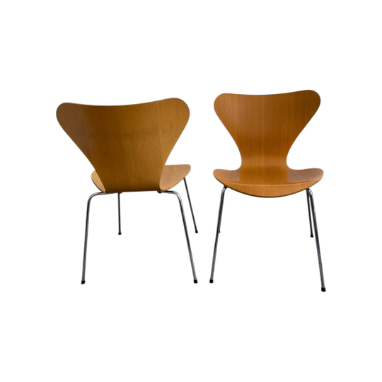 Vintage Authentic Fritz Hansen Series 7™ Dining / Office Chairs by Arne Jacobsen (1990)