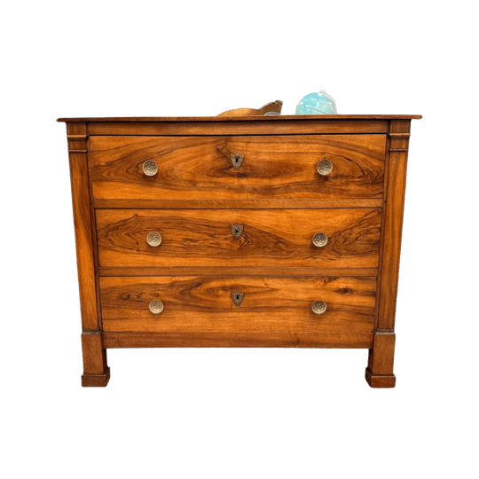 Beautifully Grained Walnut Mid 19th Century Chest Of Drawers
