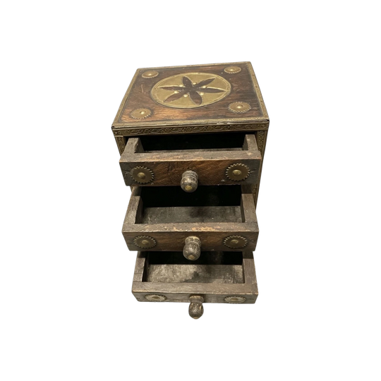1415 : Vintage Brass-Inlaid Wooden Mini Chest 3 Drawer Trinket / Jewelry Box