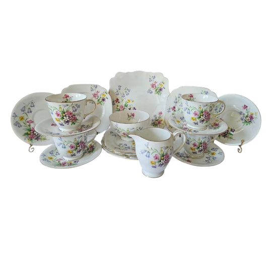 Bell China 'Old Country Spray' 15 pcs Tea Set with 4 spare saucers 1960s
