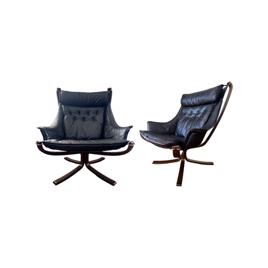 A pair of high-back Falcon Chairs with armrests: Sigurd Ressell for Vatne Møbler, made in Norway, 1970s. Original Artes Studios labels.