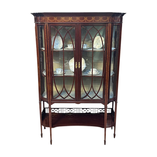 Superb English Sheraton style 2 door mahogany display cabinet by Waring & Gillow c.1890