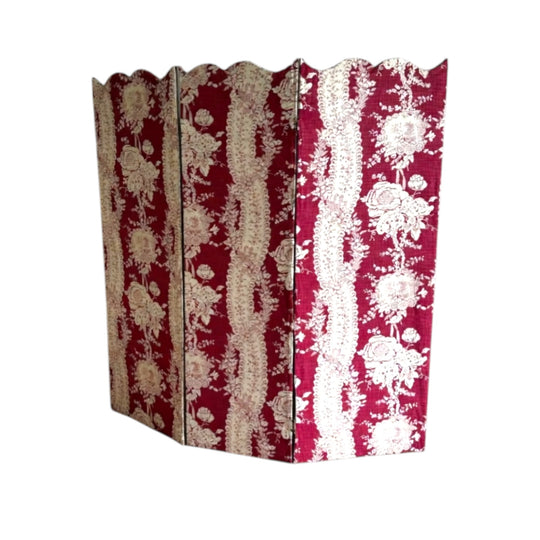 Vintage Floral Scalloped Room Partition