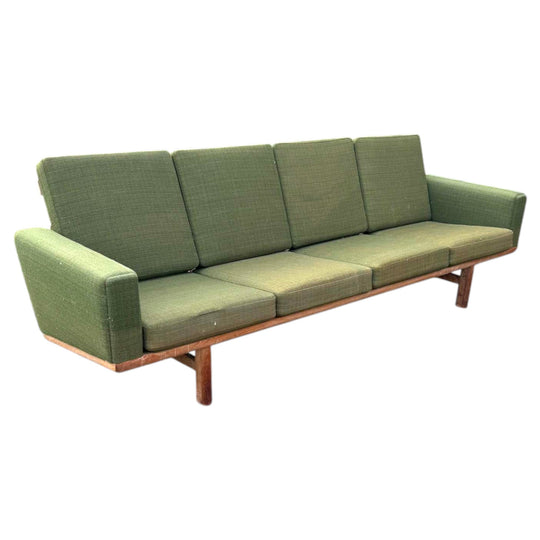 Hans J. Wegner GE236/4 Sofa
