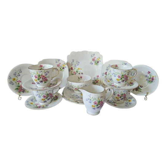 Bell China 'Old Country Spray' 15 pcs Tea Set with 4 spare saucers 1960s