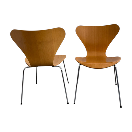 Vintage Authentic Fritz Hansen Series 7™ Dining / Office Chairs by Arne Jacobsen (1990)