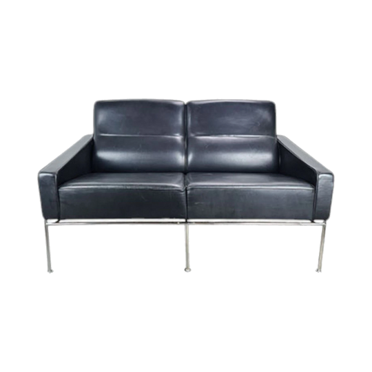 Arne Jacobsen Sofa Model 3302