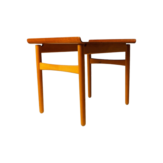 FH1937 Shell Side Table | Hans Wegner