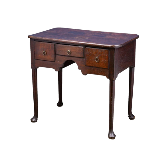 George I Oak Three-Drawer Lowboy with Cabriole Legs, Pad Feet and Original Ring Pulls, c. 1714–1727