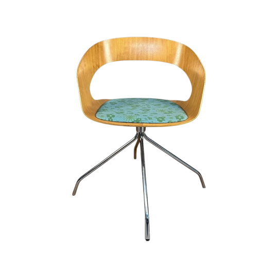 Chat Swivel Chair - Designed by Jakob Wagner