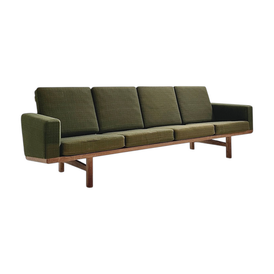 Hans J. Wegner GE236/4 Sofa