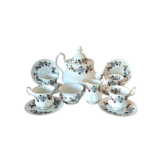 Royal Albert Bone China LORRAINE Grape Leaf 14 pcs Tea set