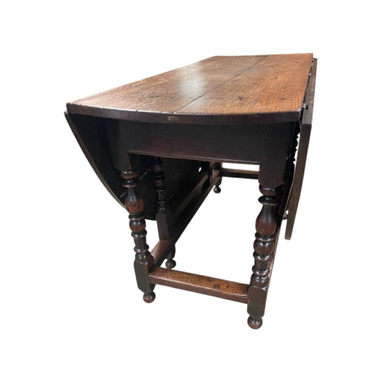 A quality 18th century gate-leg table. Circa 1760-1780.