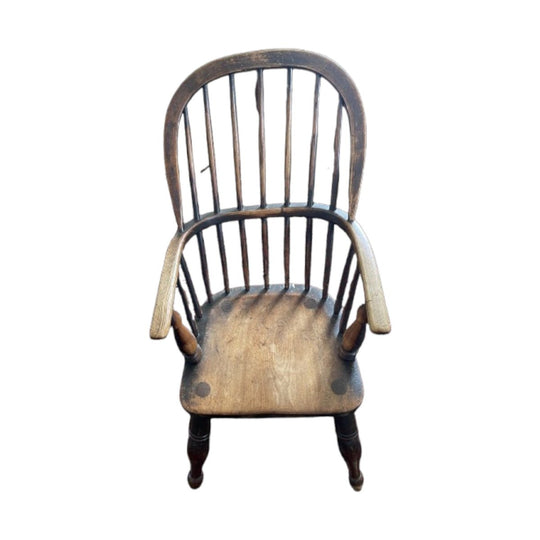 An early 19th century country Elm child's chair.