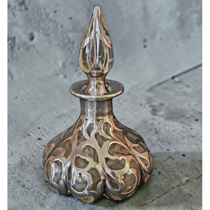 Antique Art Nouveau Hand-Blown 8‑Lobed Glass Perfume Bottle with Sterling Silver Overlay, Alvin Corporation, c.1895 | Bazaa | Designer, Vintage and Antique Furniture