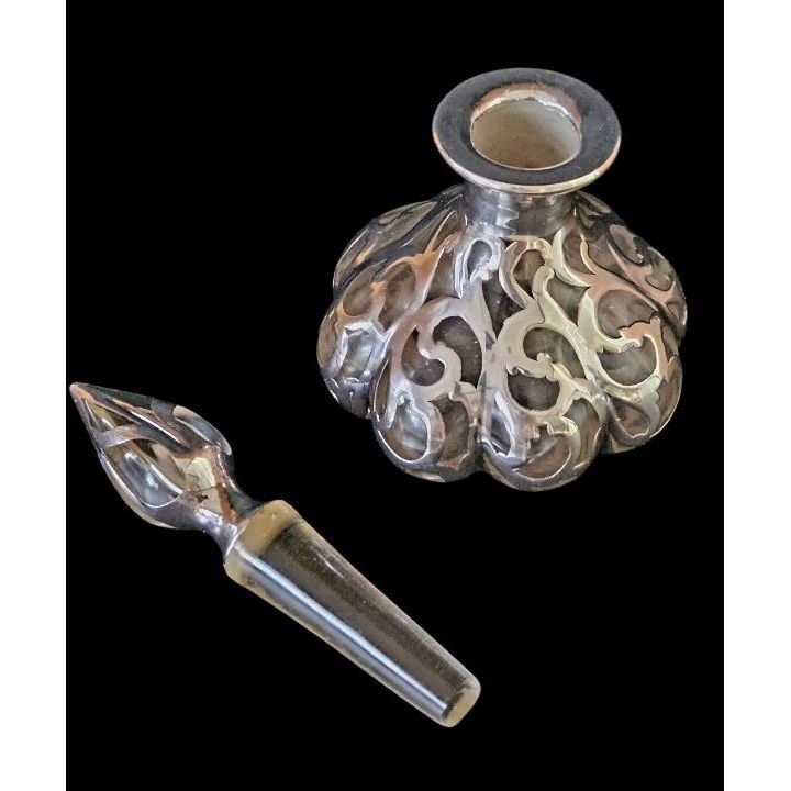 Antique Art Nouveau Hand-Blown 8‑Lobed Glass Perfume Bottle with Sterling Silver Overlay, Alvin Corporation, c.1895 | Bazaa | Designer, Vintage and Antique Furniture