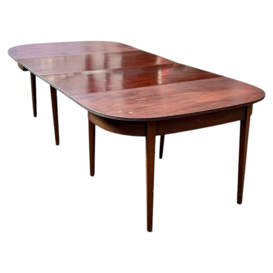 Antique Englisgh Georgian Mahogany extension Dining Table.