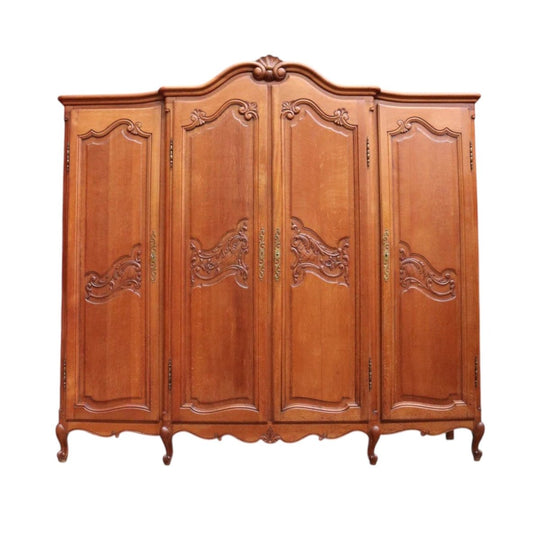 Antique French oak wardrobe / armoire with breakfront centre and fitted interior. B12722