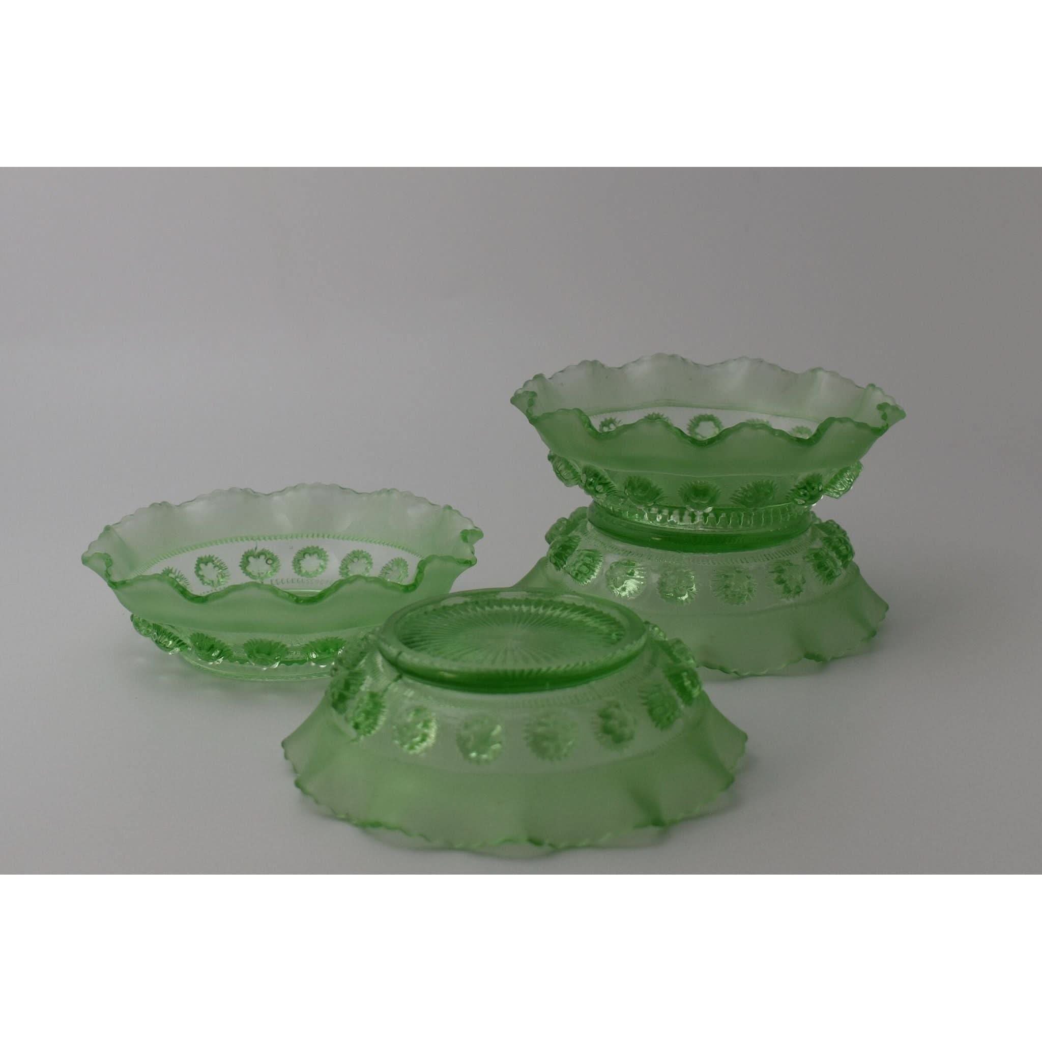 Prunt Shop Art Deco - Davidson #269 - Green Glass 'Blackberry Prunt' Bowl Set ...