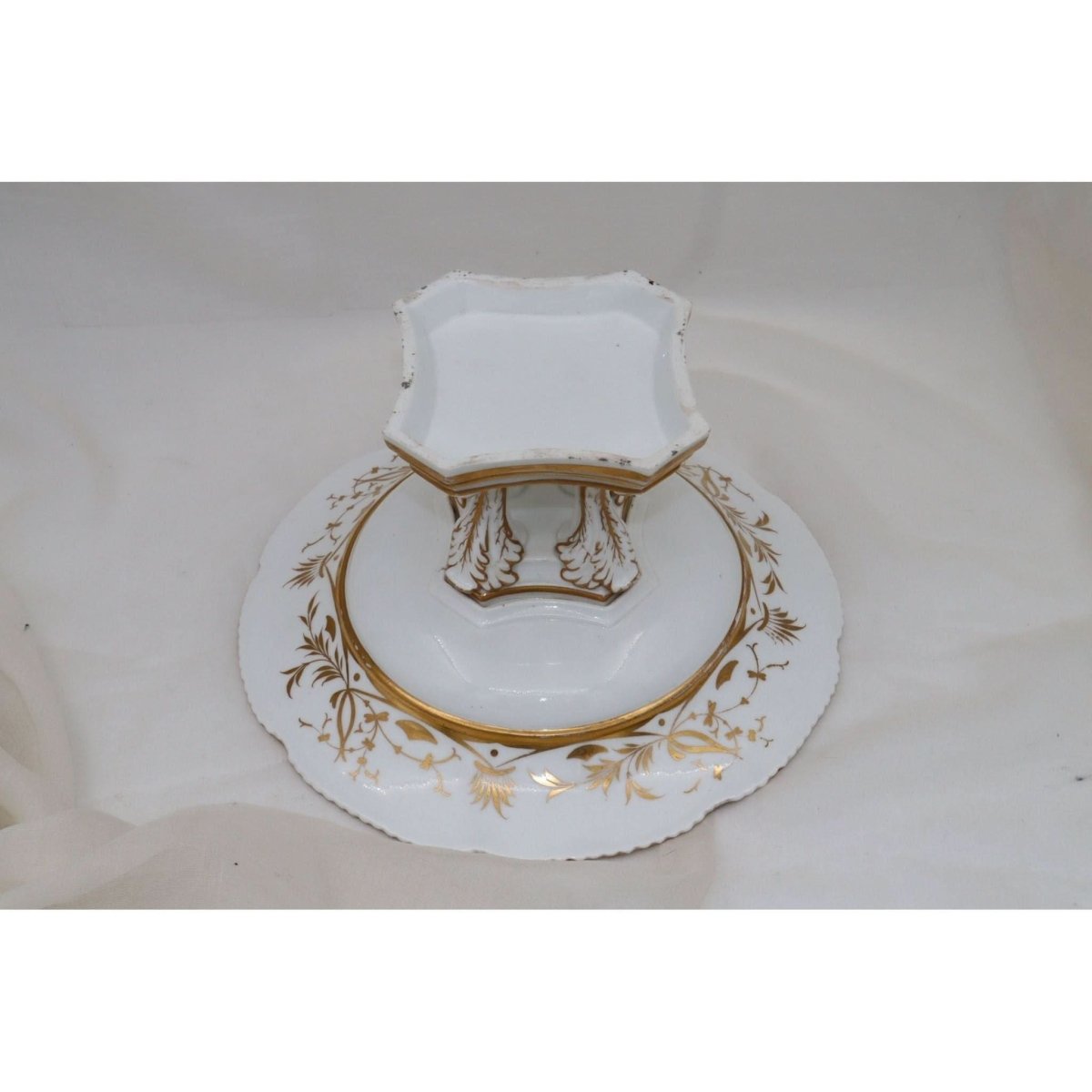 Chamberlain Worcester comport decorated with Fancy Birds | Bazaa | Designer, Vintage and Antique Furniture