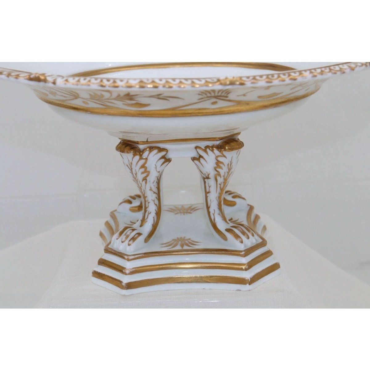 Chamberlain Worcester comport decorated with Fancy Birds | Bazaa | Designer, Vintage and Antique Furniture