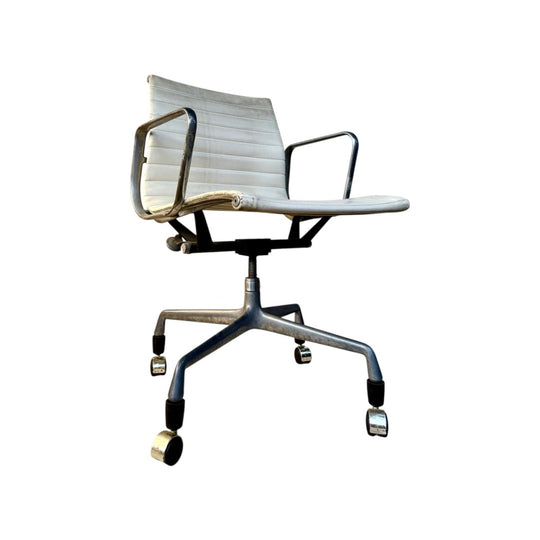 Charles & Ray Eames for Herman Miller - Aluminium Group Management Arm Chair