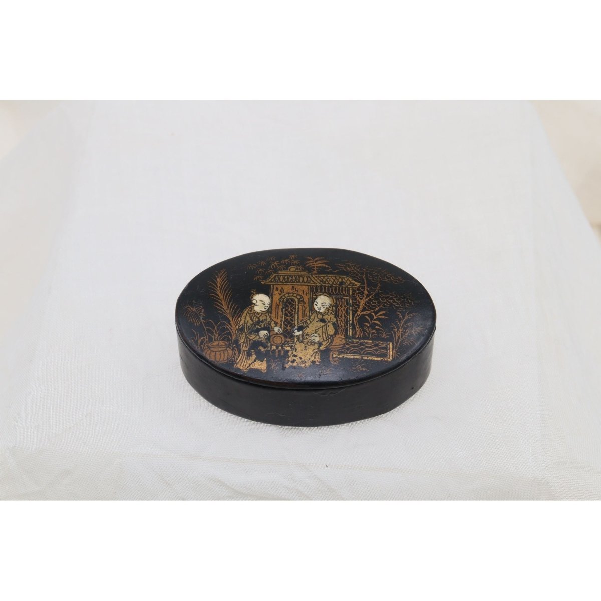 Chinoiserie decorated papier mache snuff box | Bazaa | Designer, Vintage and Antique Furniture