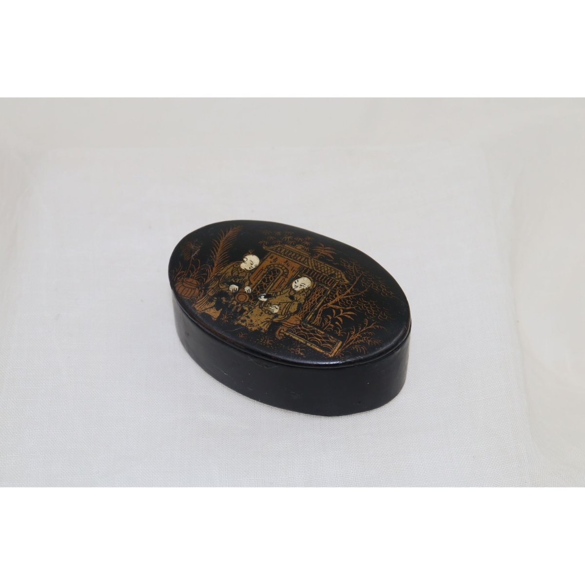 Chinoiserie decorated papier mache snuff box | Bazaa | Designer, Vintage and Antique Furniture