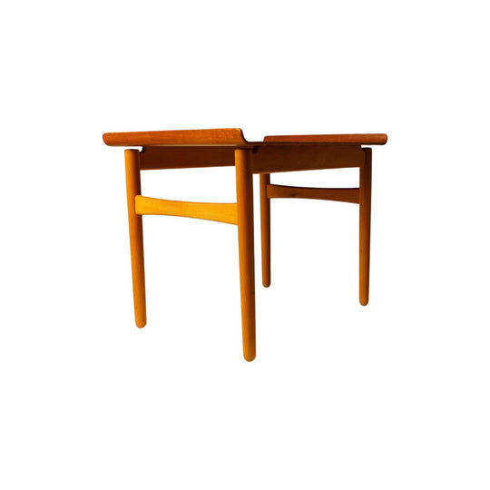 FH1937 Shell Side Table | Hans Wegner
