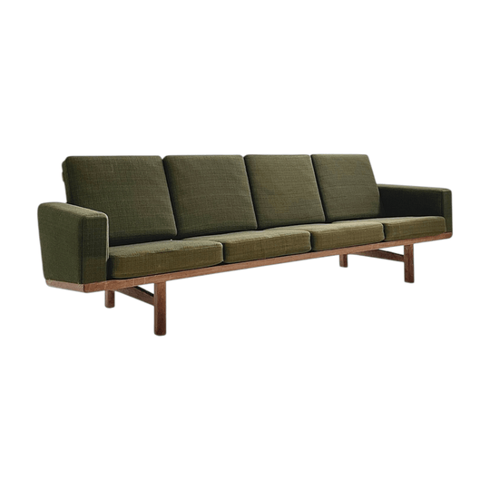 Hans J. Wegner GE236/4 Sofa