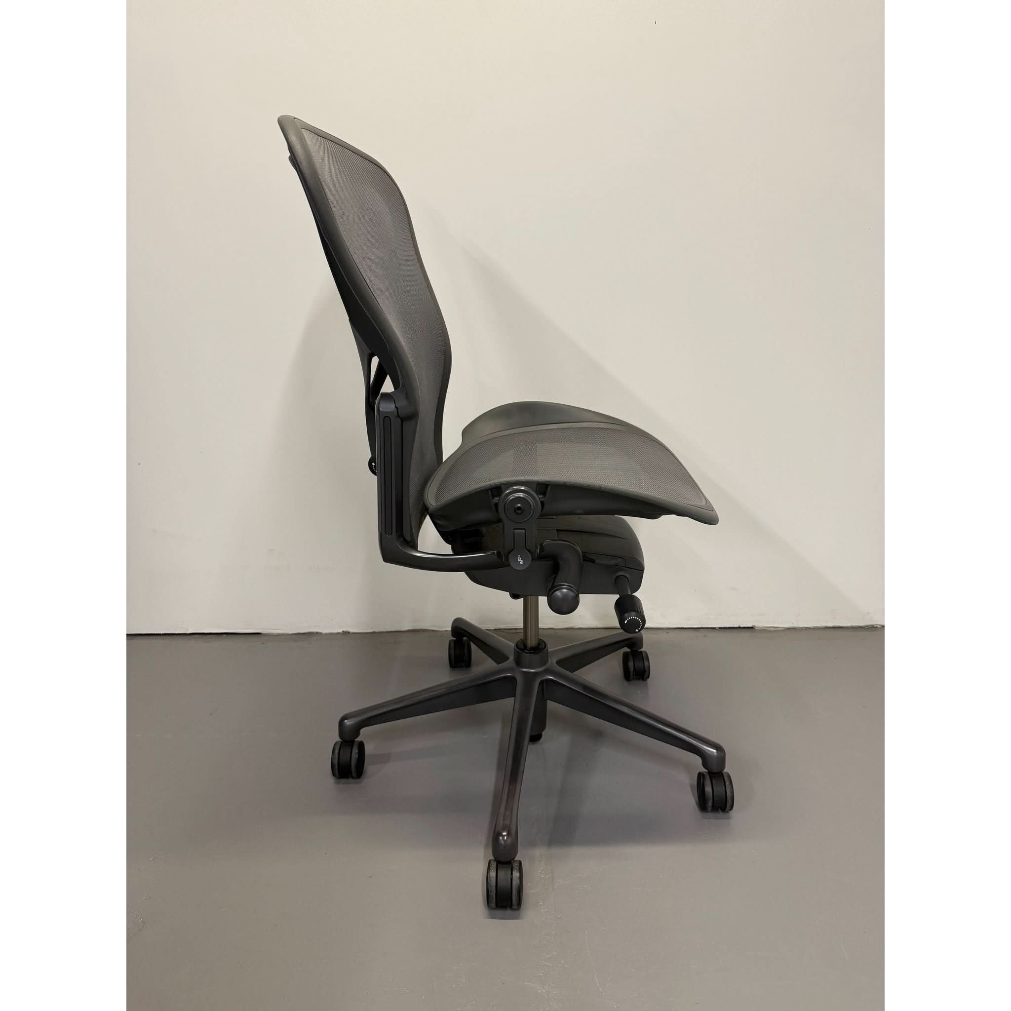 Herman Miller Aeron Remastered Office Chair – Size B (Carbon, No Arms) | Bazaa | Designer, Vintage and Antique Furniture