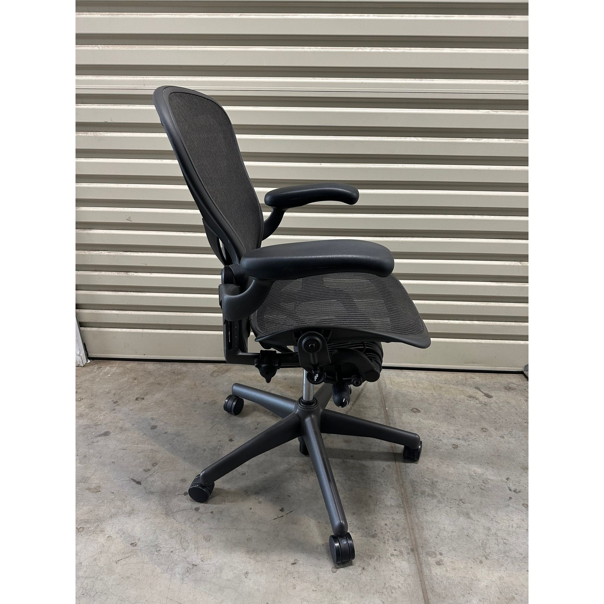 Shop Herman Miller Aeron with Armrest Posture fit (Size B) Bazaa