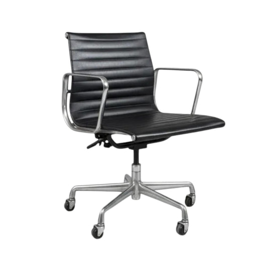 Herman Miller Eames Aluminium Group EA335 Management Chair by Charles & Ray Eames – Black Upholstery, Polished Aluminium, Original Silver Industrial Castors