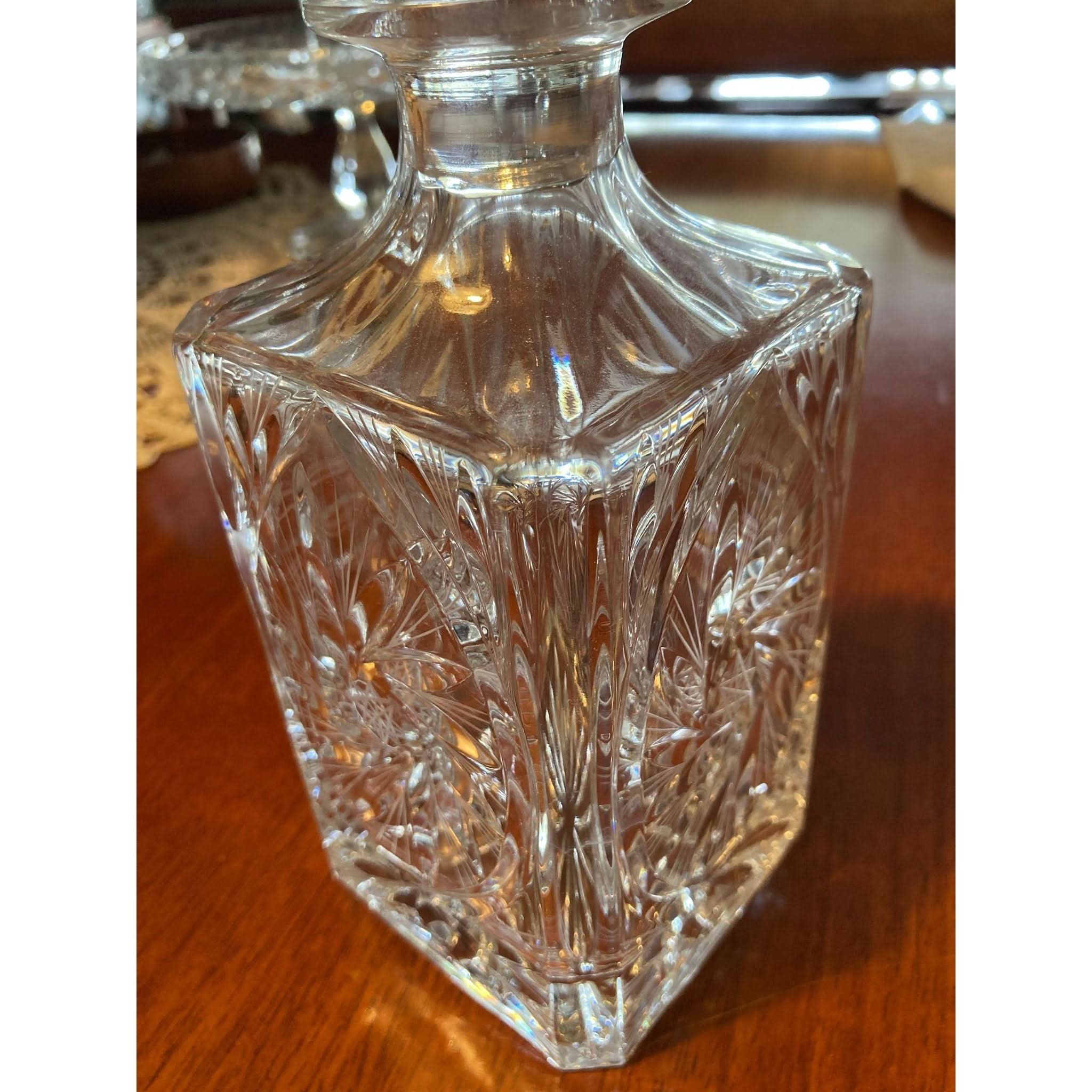 thumbnail image 2 of Cobra Handmade Round Crystal Whiskey Decanter 32oz – Lead Free Turkey 2 of 4