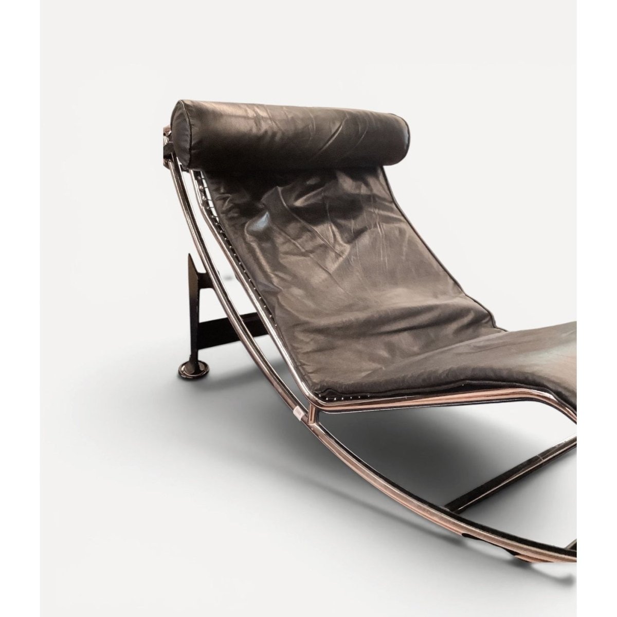 Le Corbusier LC4 Chaise Lounge by Cassina - Black Leather | Bazaa | Designer, Vintage and Antique Furniture