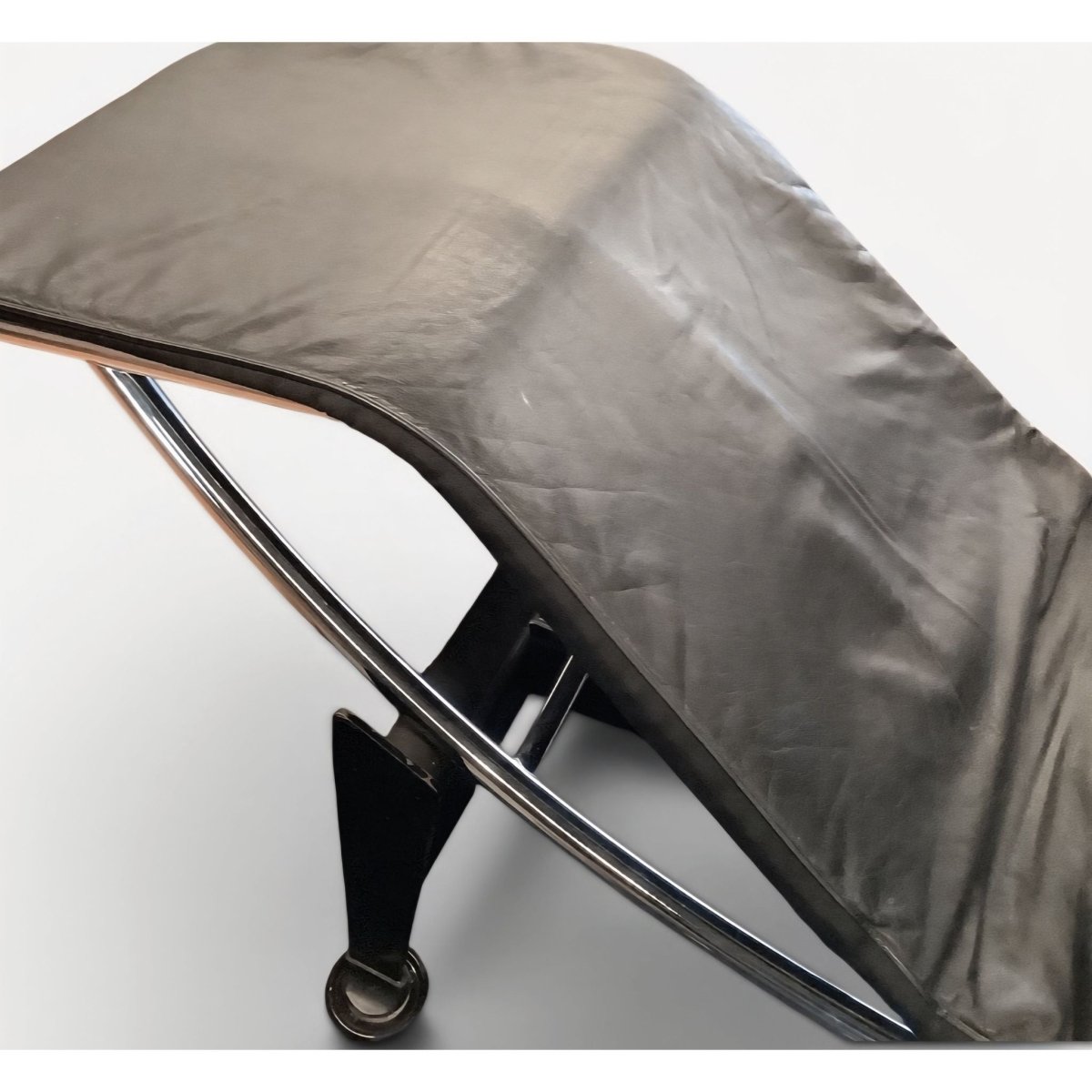 Le Corbusier LC4 Chaise Lounge by Cassina - Black Leather | Bazaa | Designer, Vintage and Antique Furniture