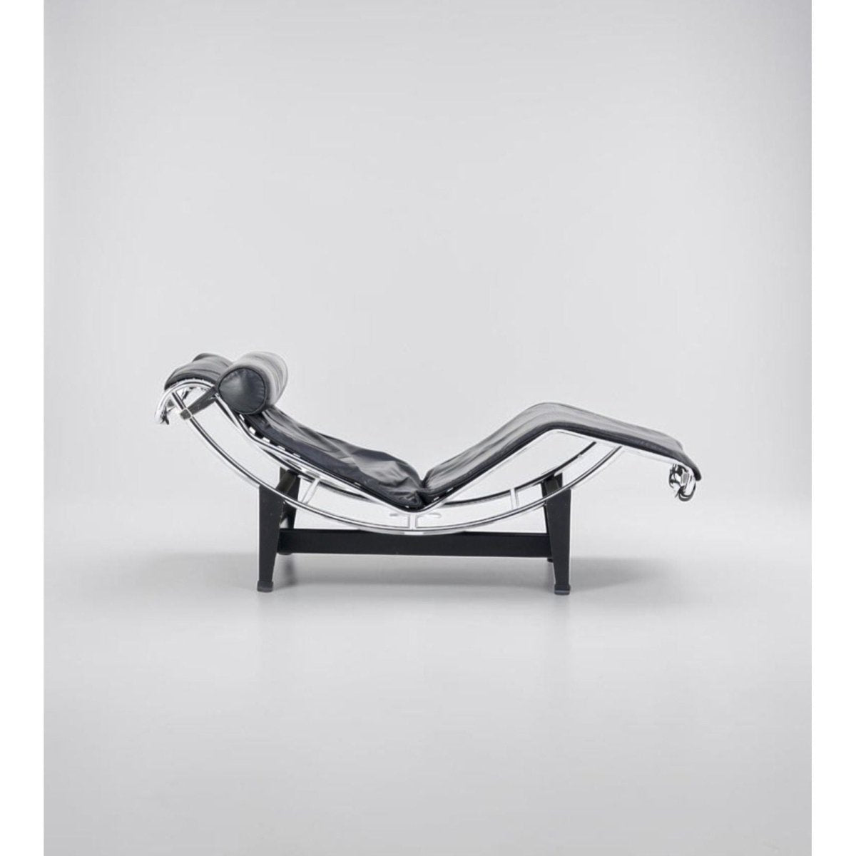 Le Corbusier LC4 Chaise Lounge by Cassina - Black Leather | Bazaa | Designer, Vintage and Antique Furniture
