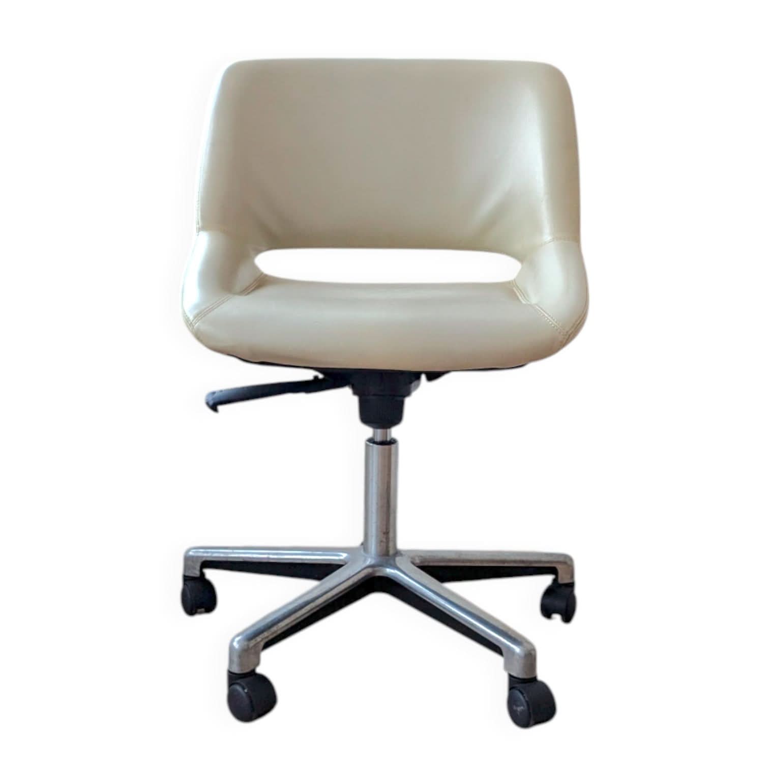 Mini Kilta Desk Chair by Olli Mannermaa for Martela | Finnish Design Classic in Ivory Leather | Bazaa | Designer, Vintage and Antique Furniture