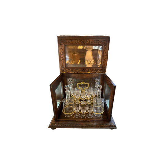 Napoleon 3 period Liquor cave (Tantalus) and 16 crystal glasses and 4 Crystal decanters