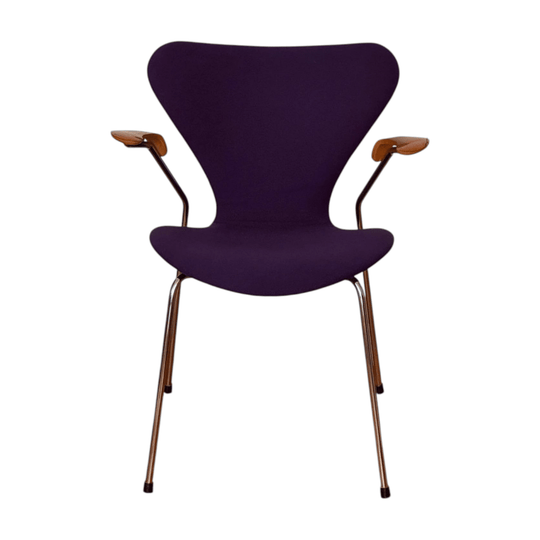 Pair of Arne Jacobsen Syver chairs in original purple wool upholstery and wooden armrests on chrome frame