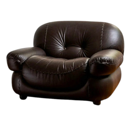Pair of Italian Mobil Girgi lounge chairs in Brown leather, Sapporo, 1970s | Bazaa | Designer, Vintage and Antique Furniture