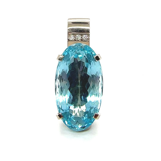 Superb 44 carat oval aquamarine pendant in 9ct. white gold setting